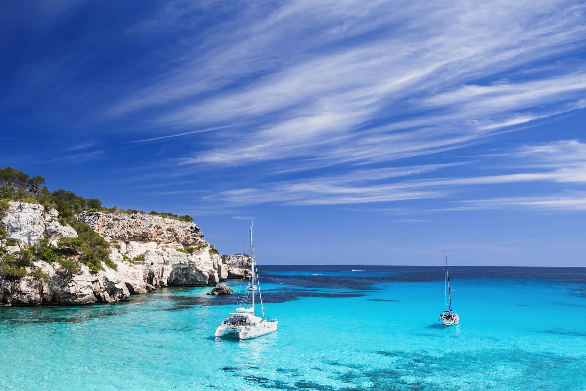 Viajes en velero y catamarán por España.