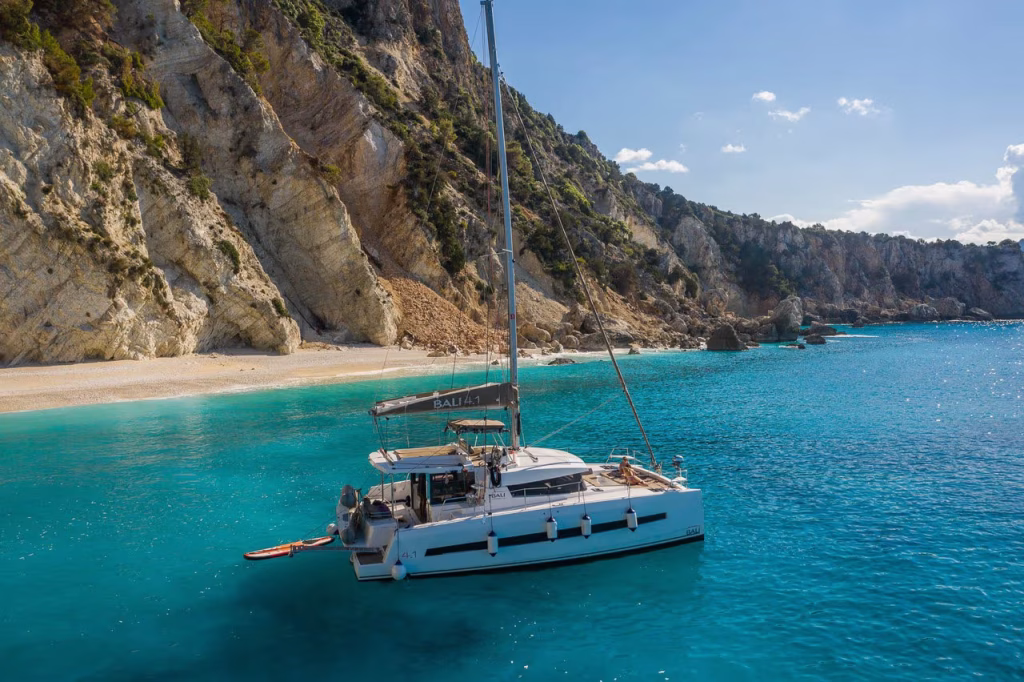 Viajes por plazas en catamaran premium con cocinero a bordo por Grecia, Islas Jónicas